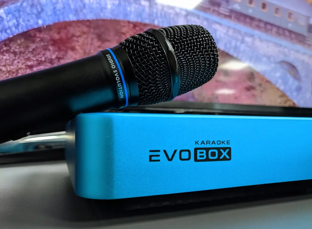 Караоке-комплекты EVOBOX с микрофонами и акустикой